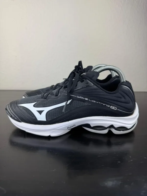 MIZUNO WAVE LIGHTNING SHOES