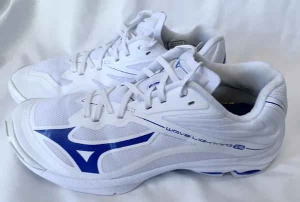 MIZUNO WAVE LIGHTNING SHOES - Image 4